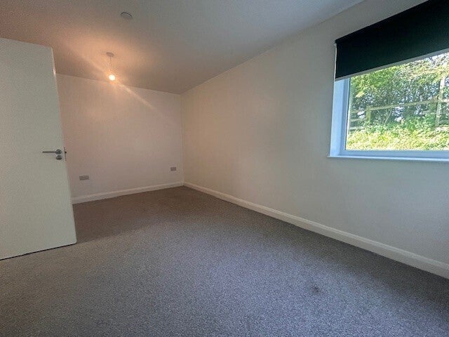 Flat M1 in Slip End