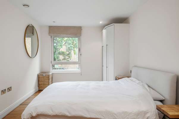 Flat Baltic Street West in Greater London