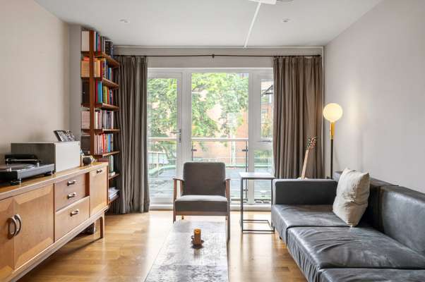 Flat Baltic Street West in Greater London