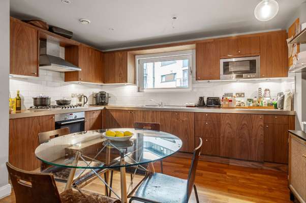 Flat Baltic Street West in Greater London