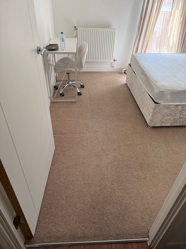 Room Cabot Close in Greater London