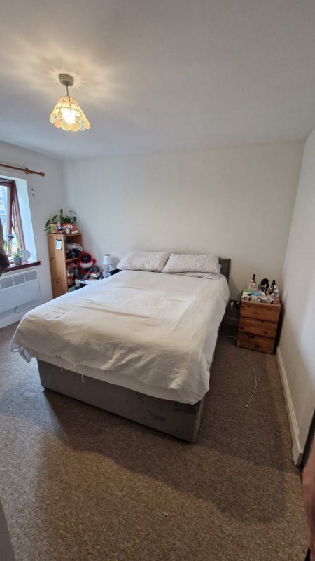 Room Parsonage Square in Glasgow