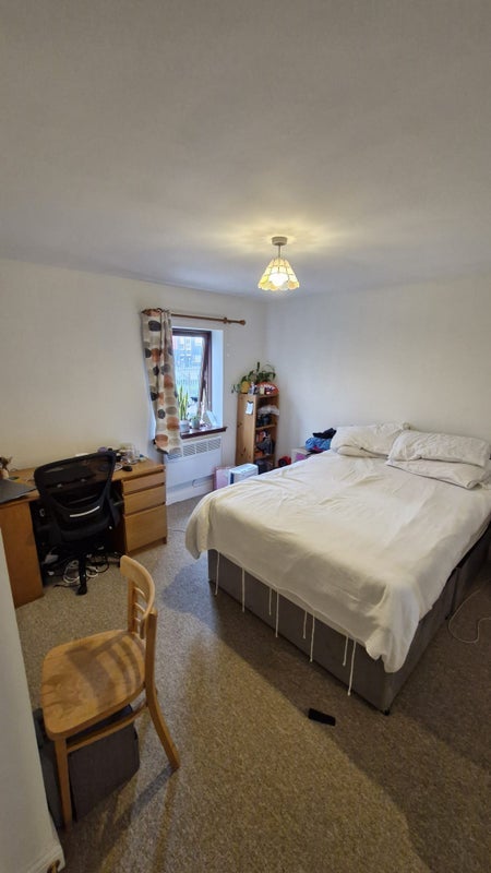 Room Parsonage Square in Glasgow