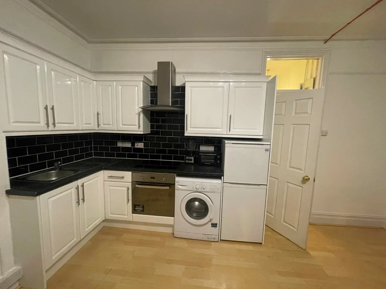 Flat Bond Street in Greater London