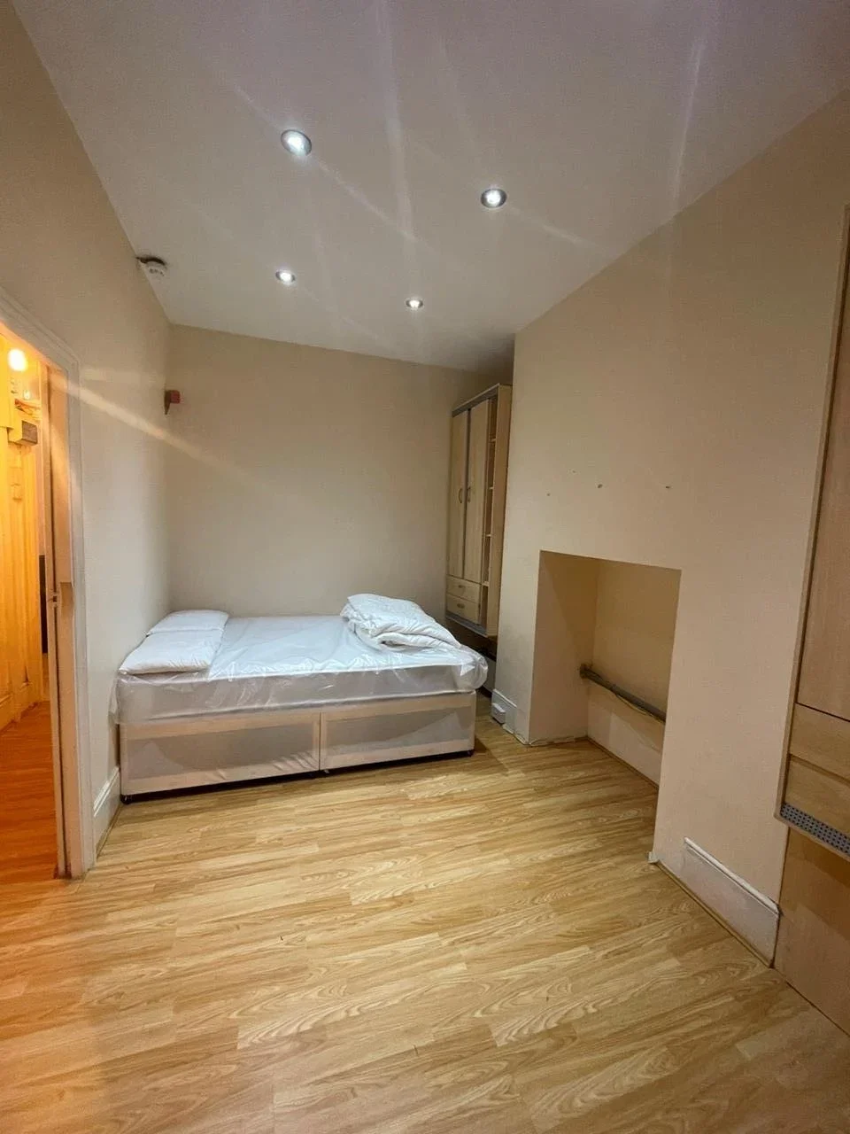 Flat Bond Street in Greater London