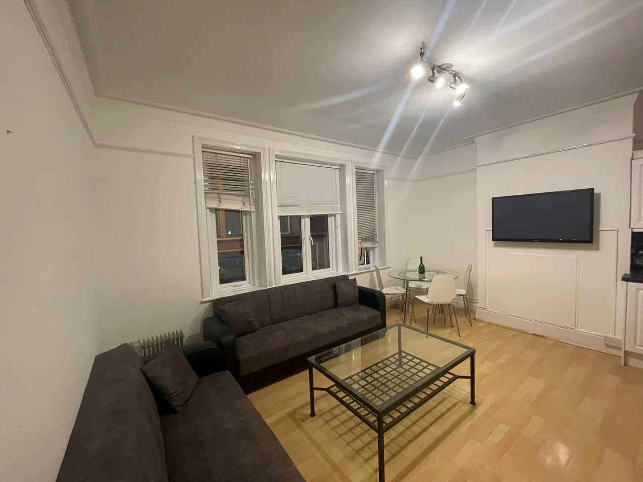 Flat Bond Street in Greater London