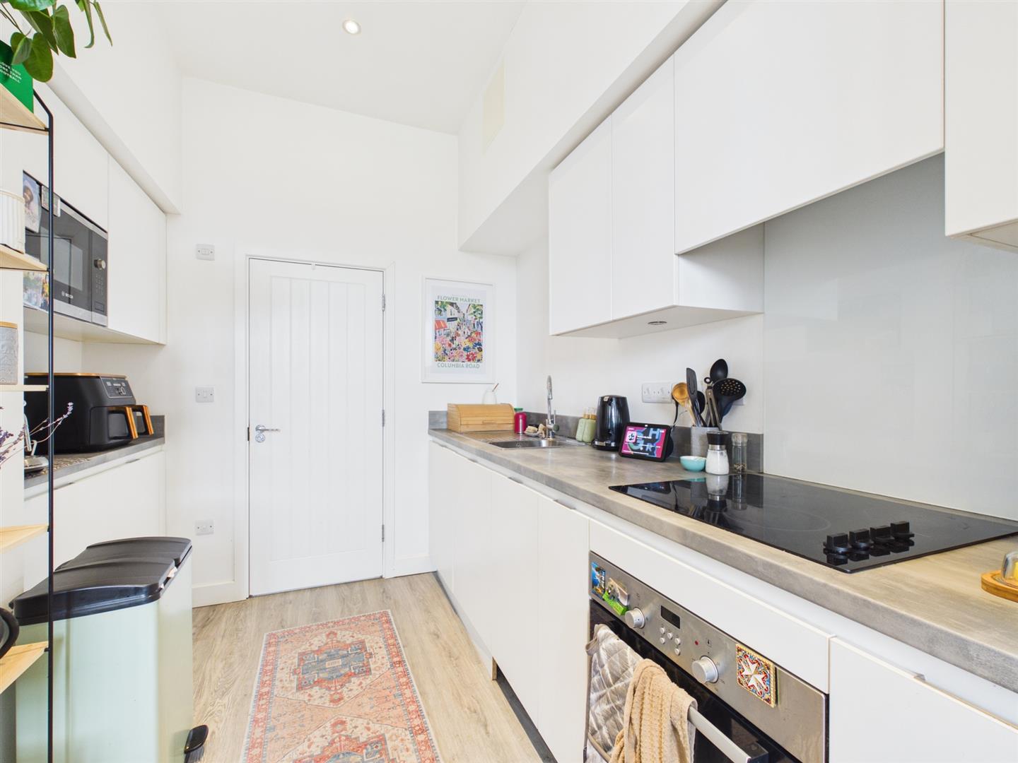 Flat Hackney Road in Greater London