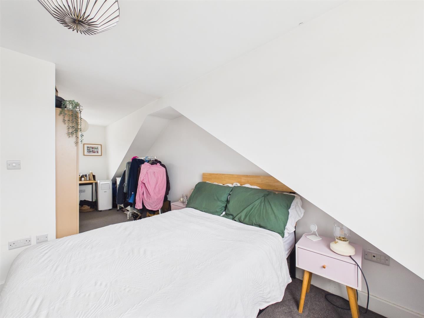 Flat Hackney Road in Greater London