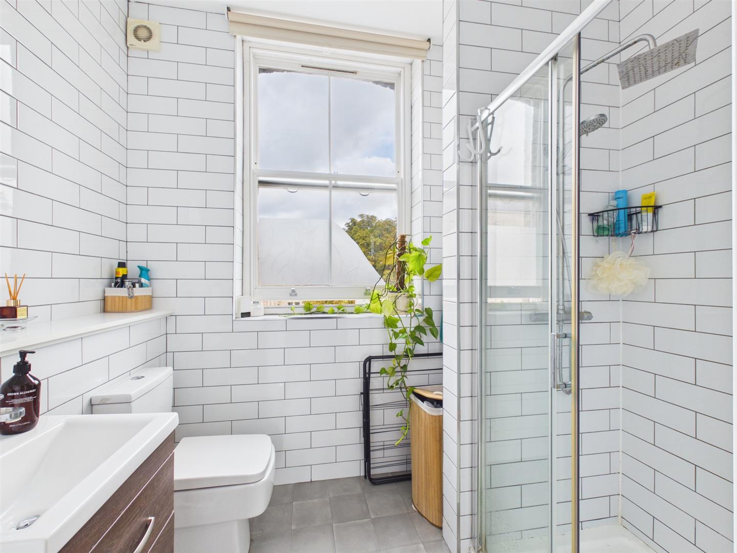 Flat Hackney Road in Greater London