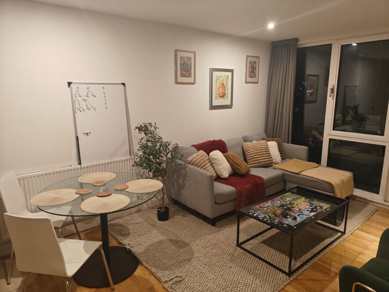 Room High Street in Greater London