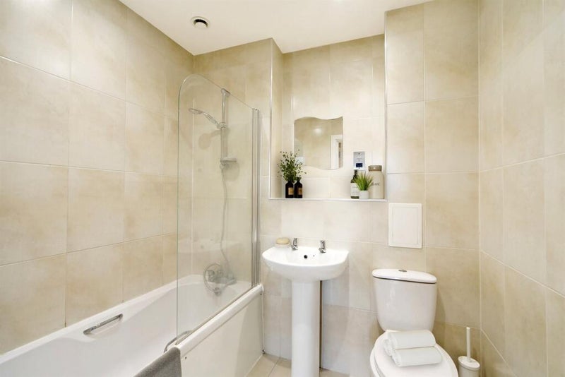 Room High Street in Greater London