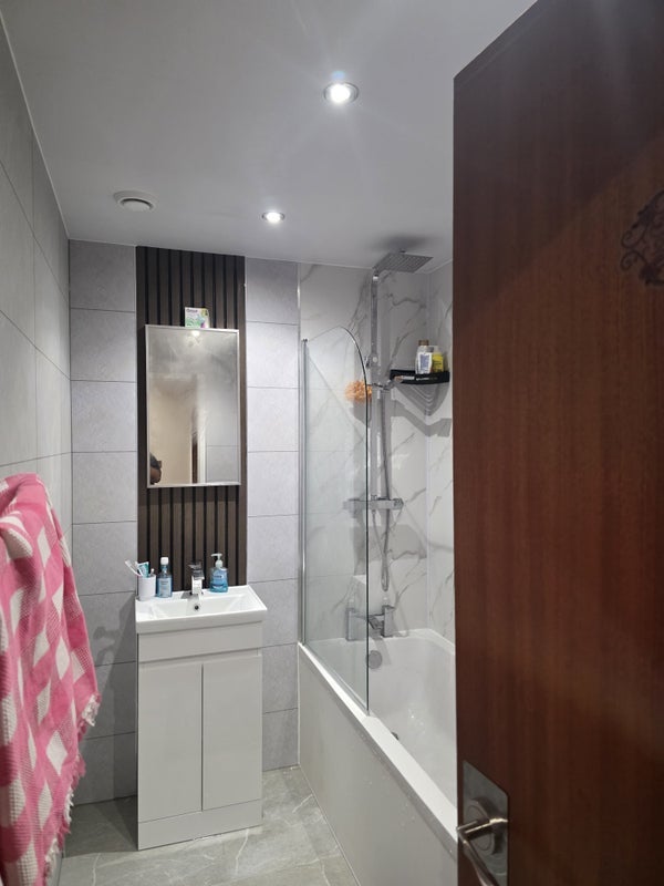 Flat Laird Place in Glasgow