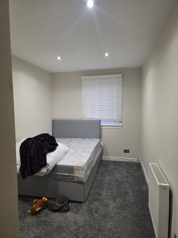 Flat Laird Place in Glasgow