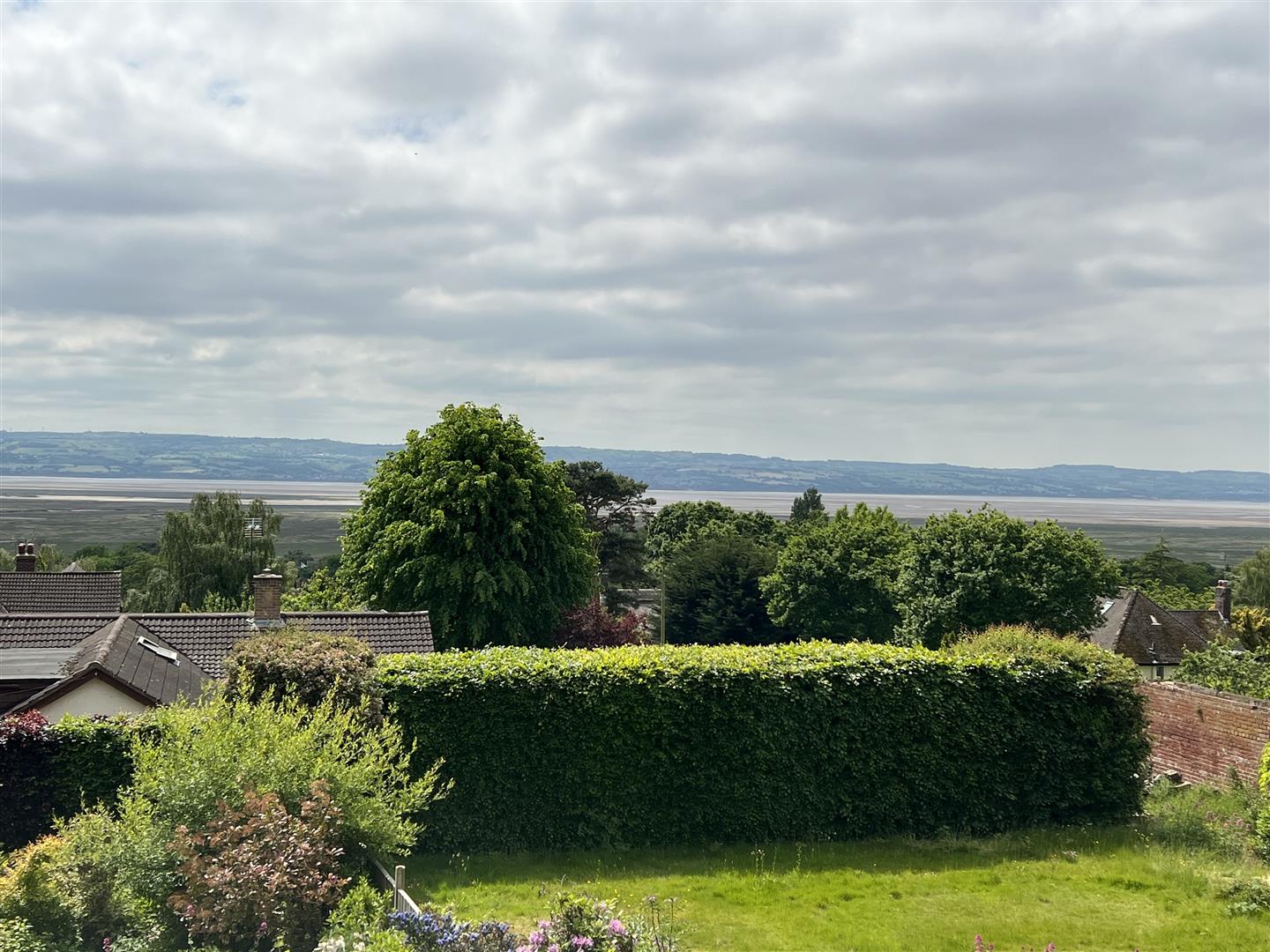 Flat Farr Hall Drive in Heswall
