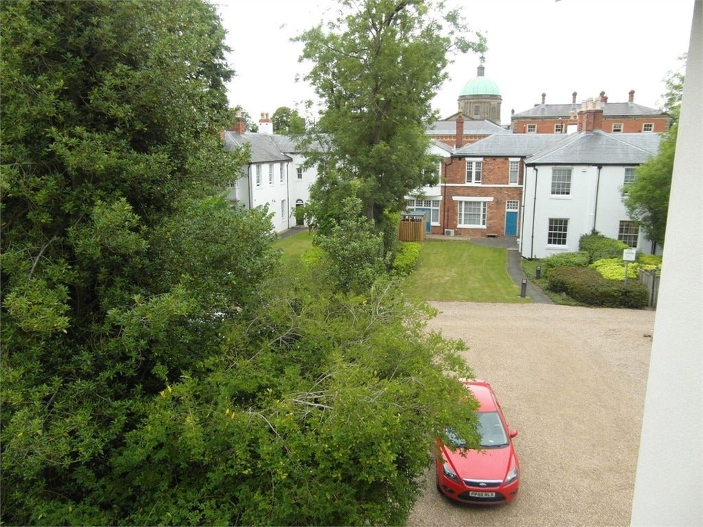 Flat Nicholson Drive in Birmingham