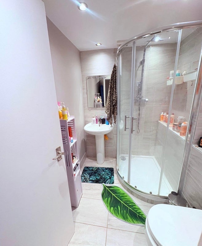 Room Carey Gardens in Greater London