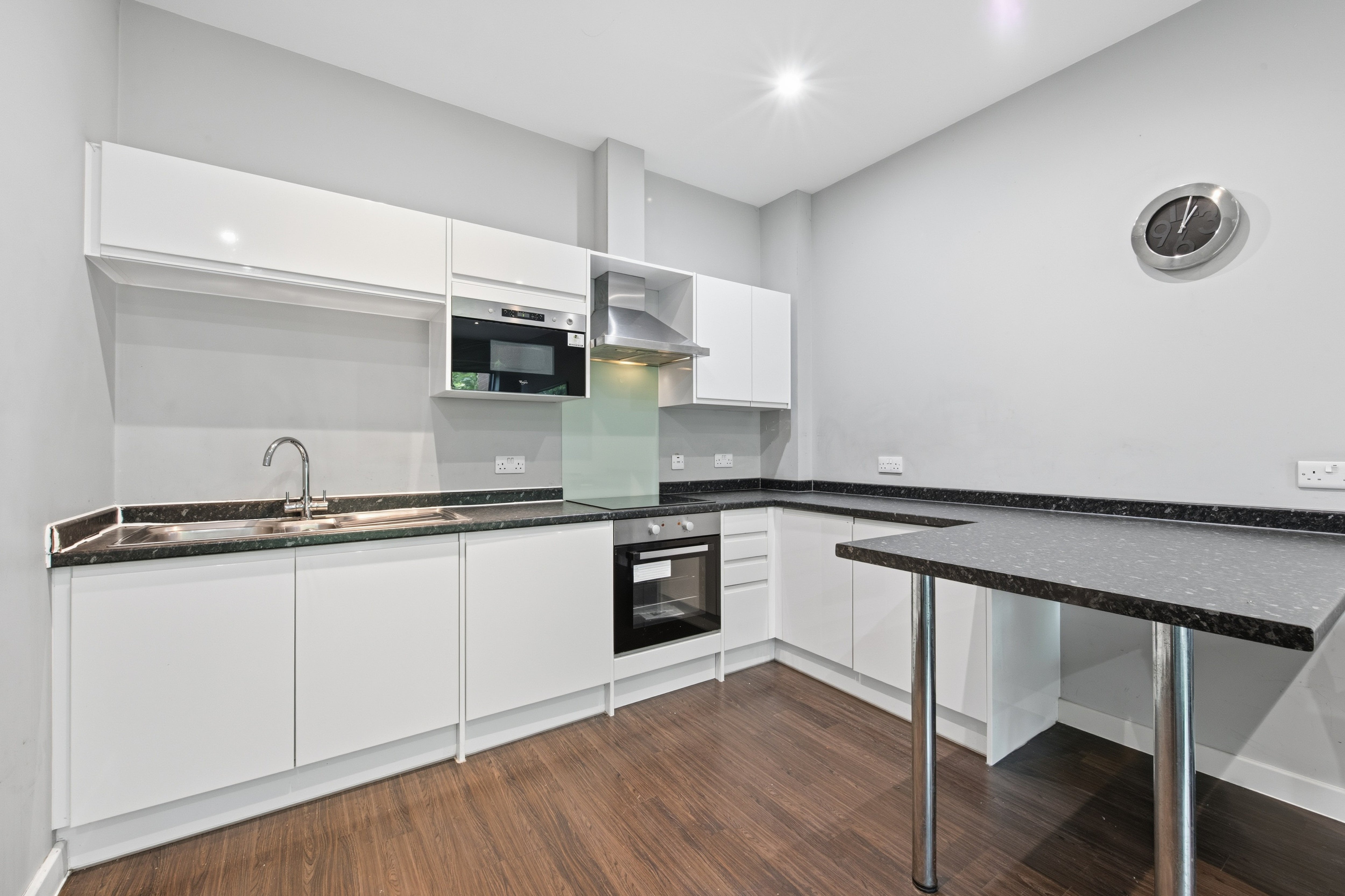Flat Blyth Road in Greater London