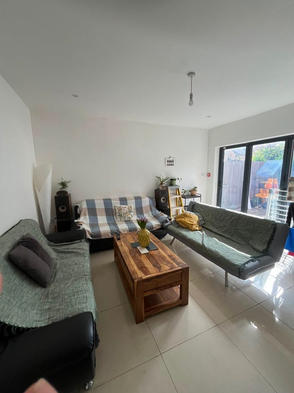 Room Athlone Road in Greater London