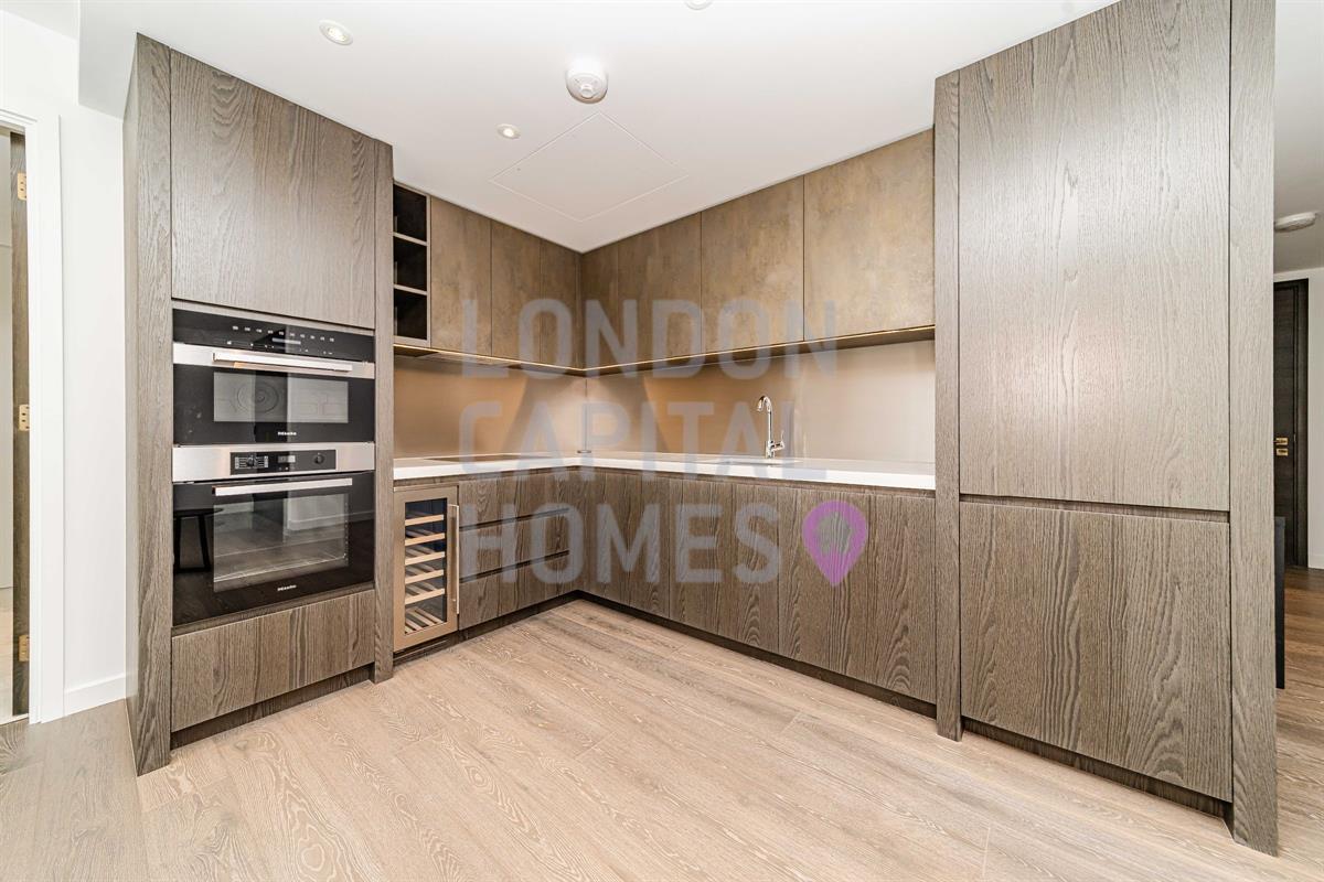 Flat Carnation Way in Greater London