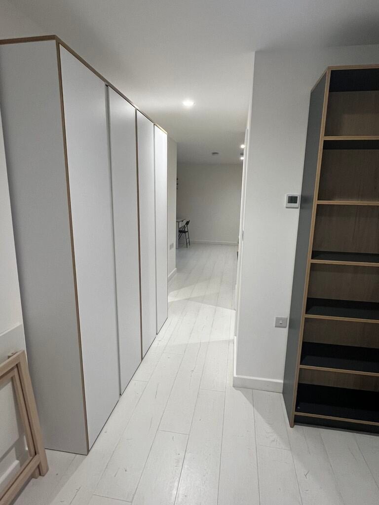 Flat Commercial Road in Greater London