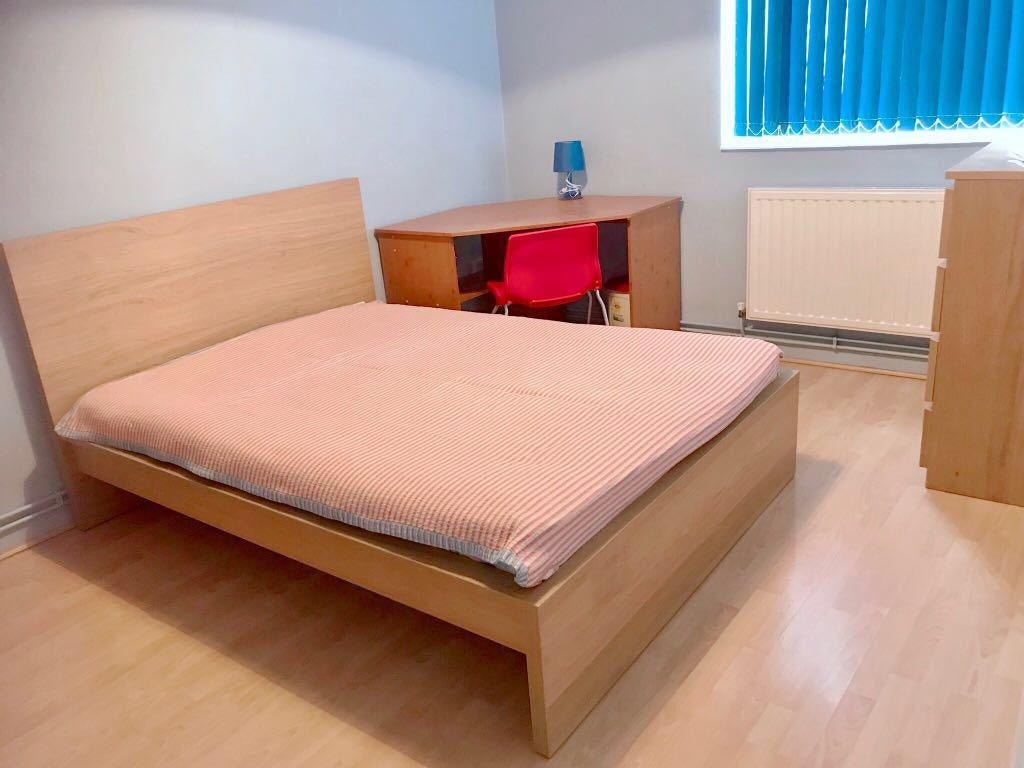 Flat Longnor Road in Greater London