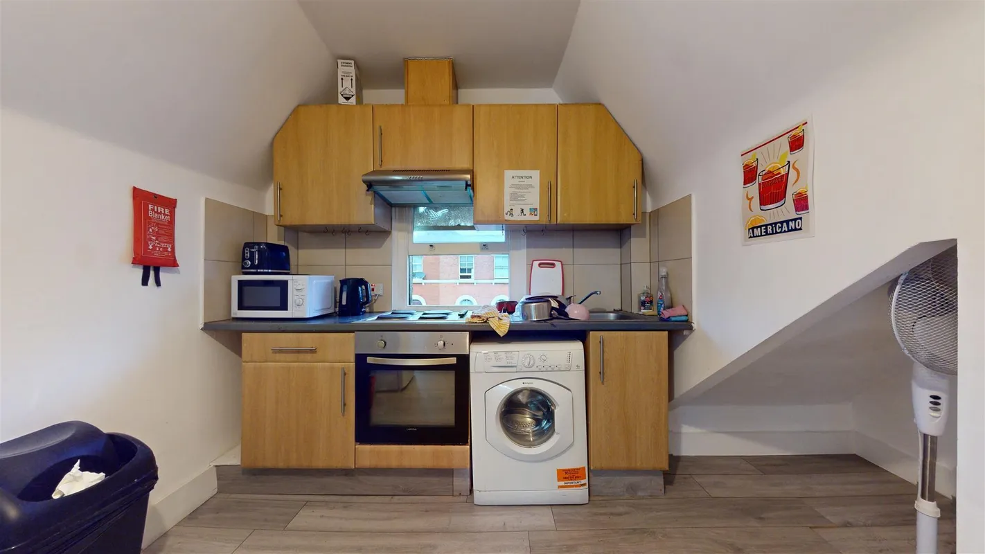 Room High Road in Greater London