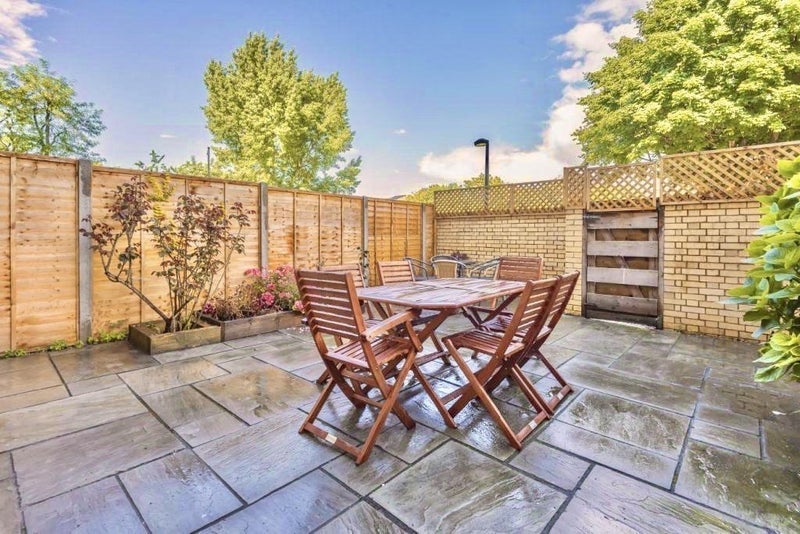 Room Wilmot Close in Greater London