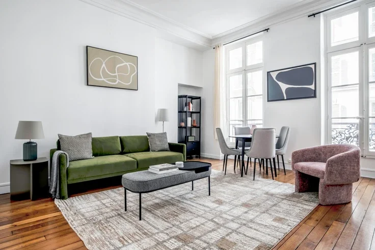 Flat Rue de Bourgogne in Paris
