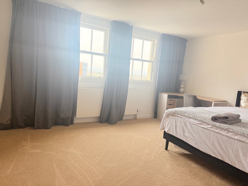 Room College Street in Glasgow