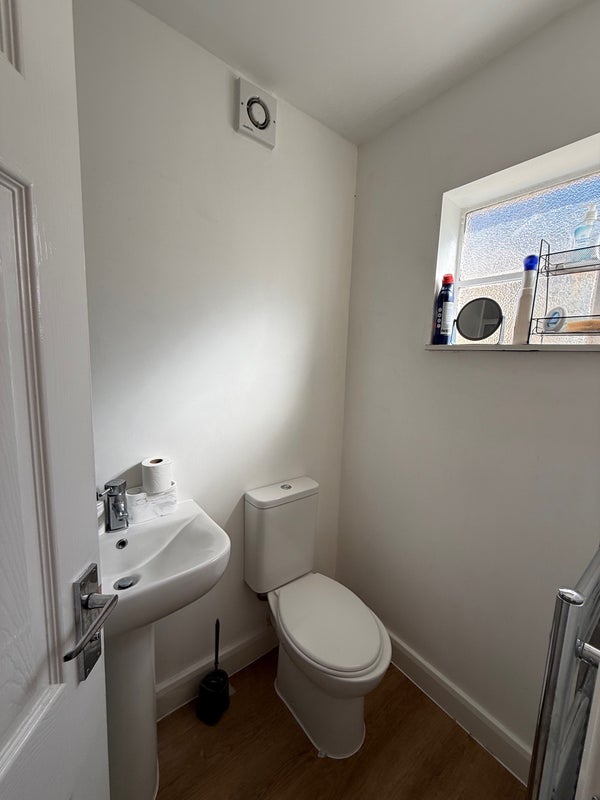 Room Hampden Way in Greater London