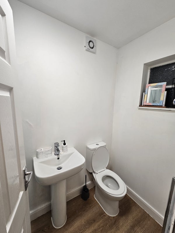 Room Hampden Way in Greater London