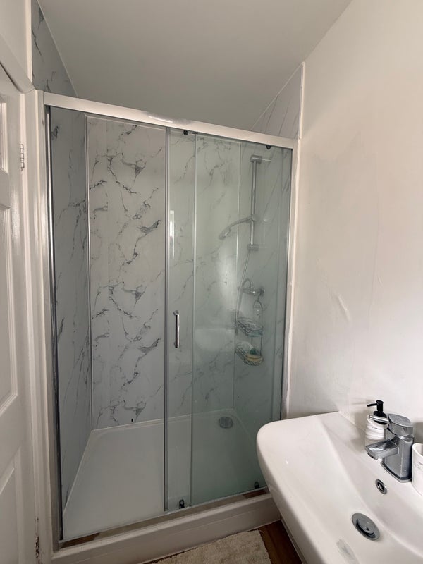 Room Hampden Way in Greater London