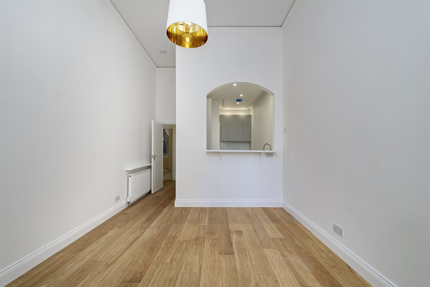 Flat Linden Gardens in Greater London