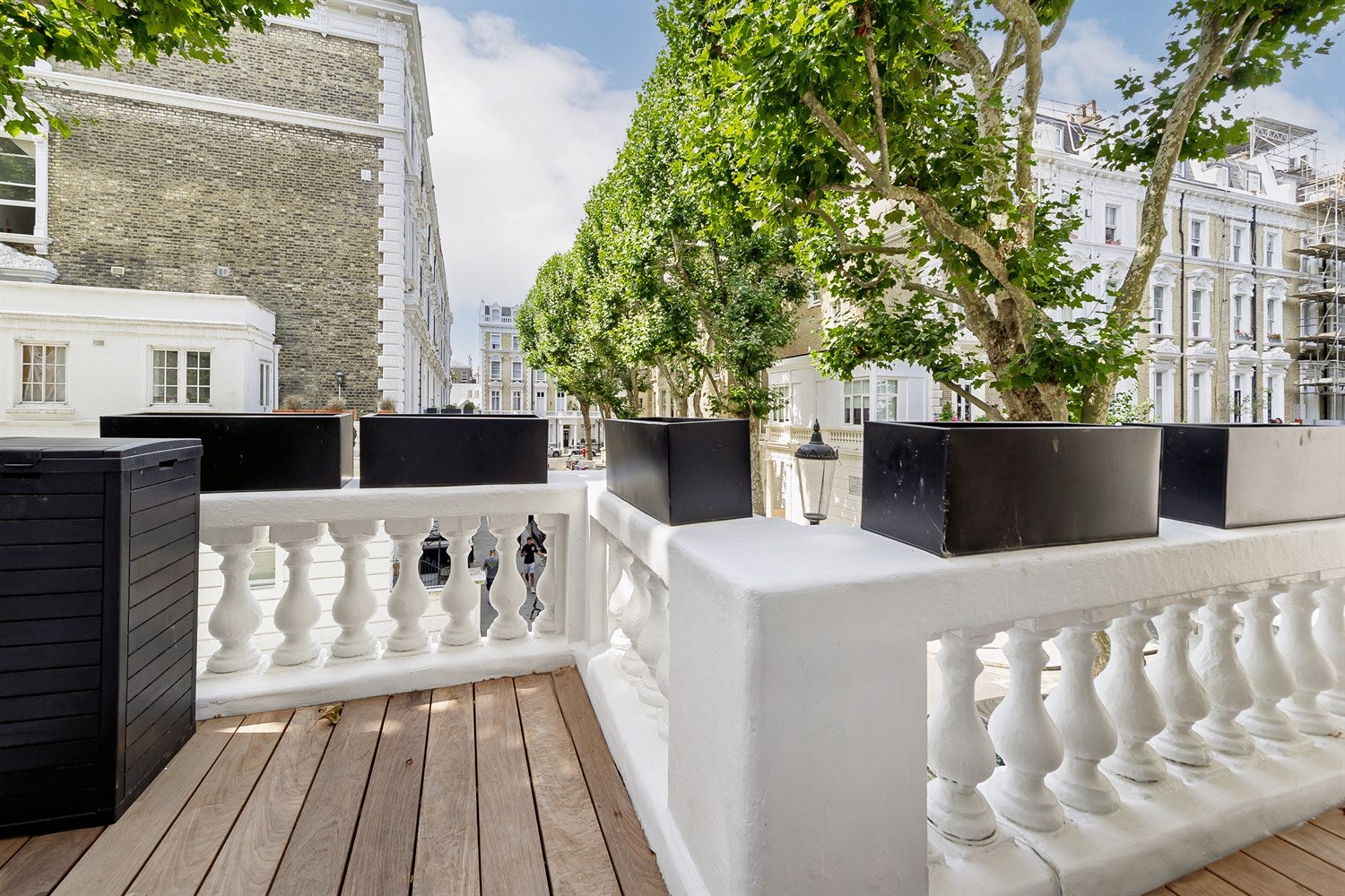 Flat Linden Gardens in Greater London