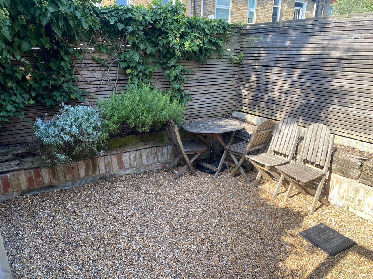 Flat Gassiot Road in Greater London