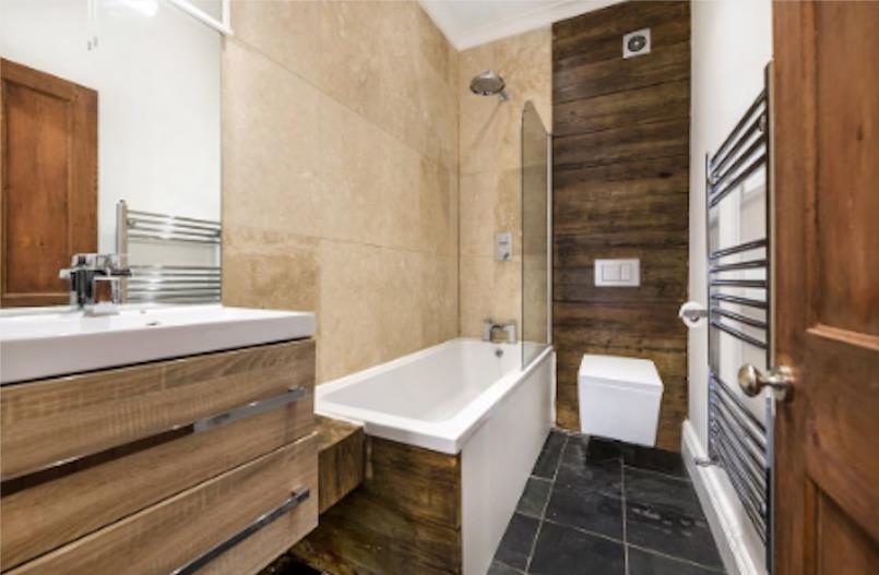 Flat Gassiot Road in Greater London