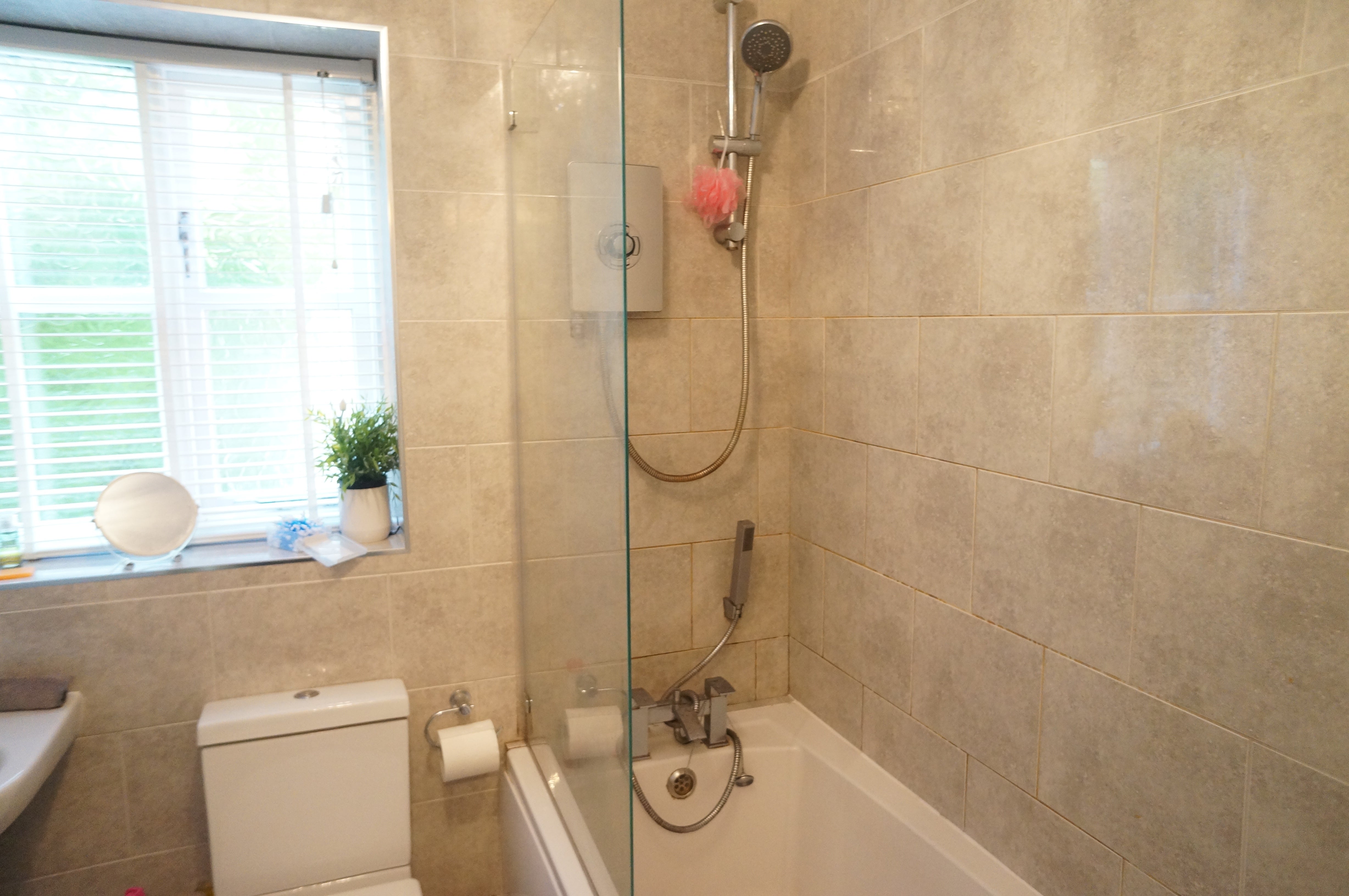 Flat Brigadier Close in Manchester