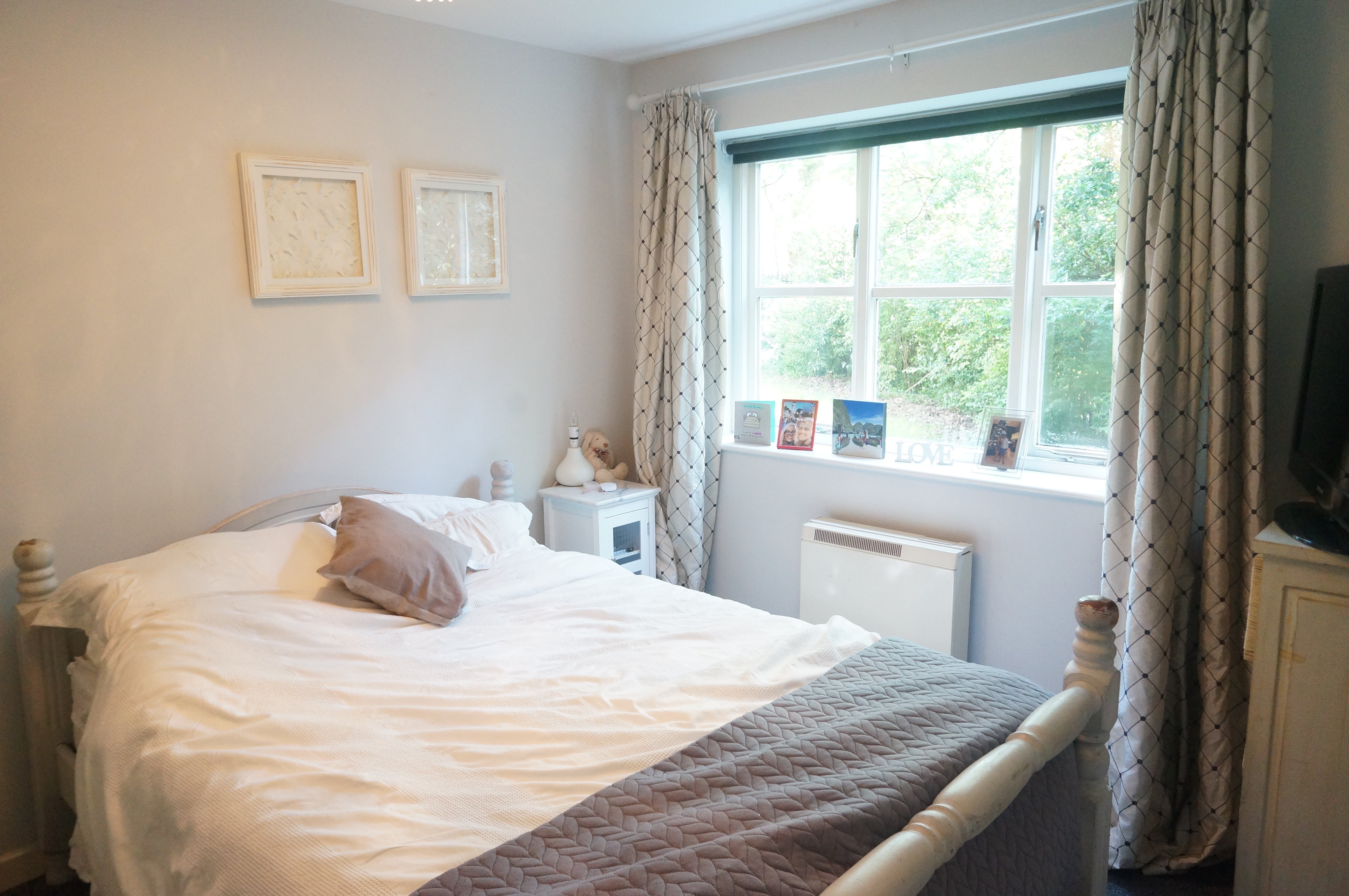 Flat Brigadier Close in Manchester