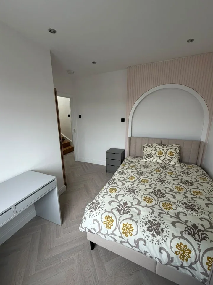 Room New Park Avenue in Greater London