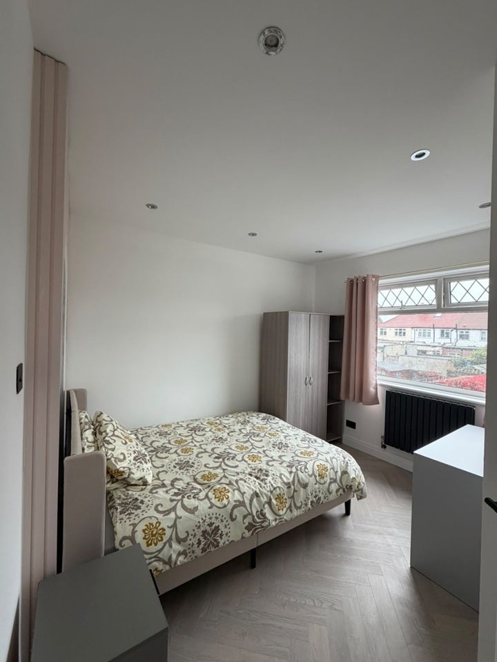 Room New Park Avenue in Greater London