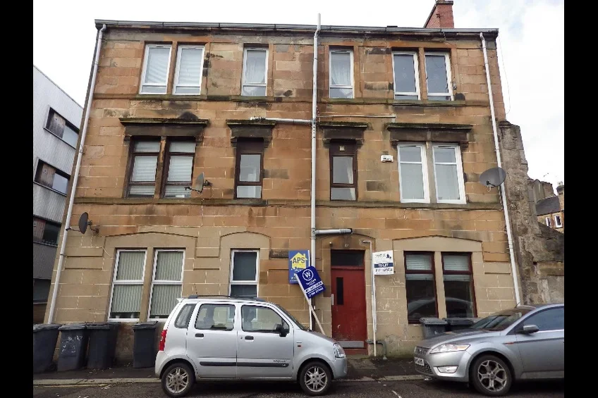 Flat Queen Street in Paisley