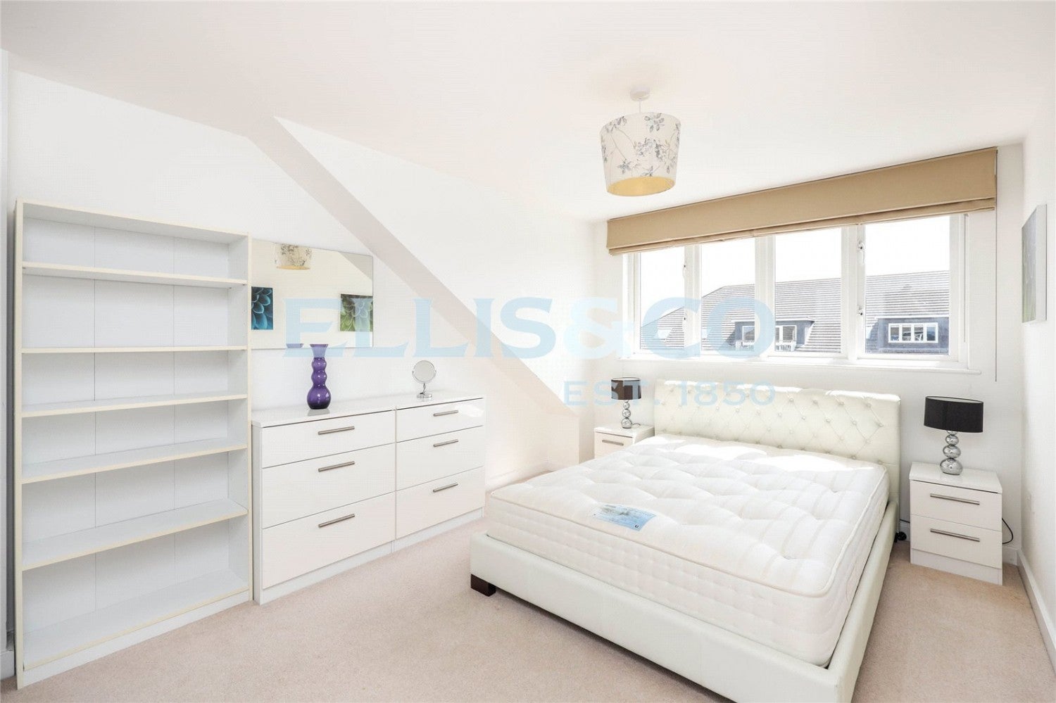 Flat Park Lodge Avenue in Greater London