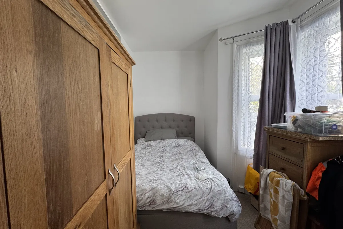 Flat Epsom Road in Epsom and Ewell
