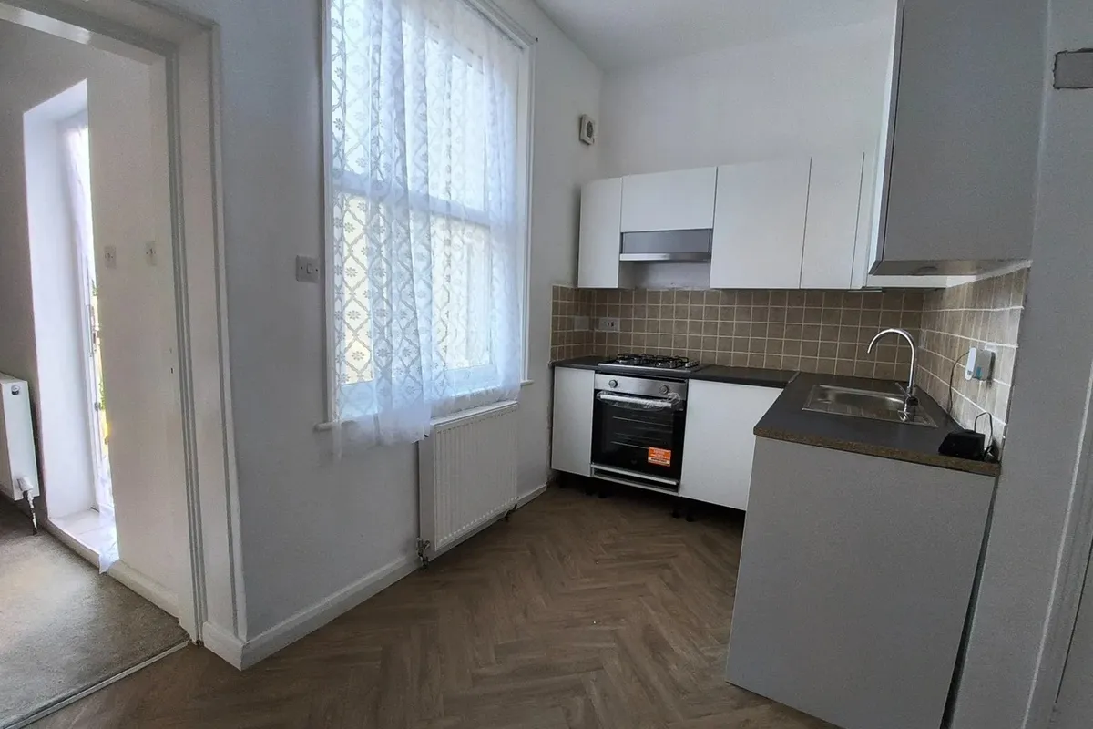 Flat Epsom Road in Epsom and Ewell