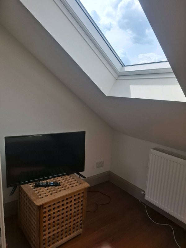 Room Edward Avenue in Greater London