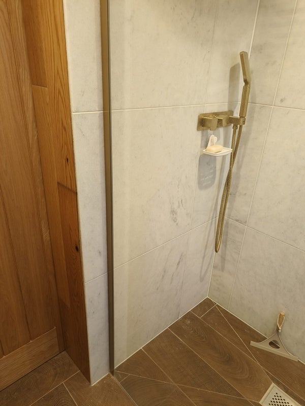 Room Edward Avenue in Greater London
