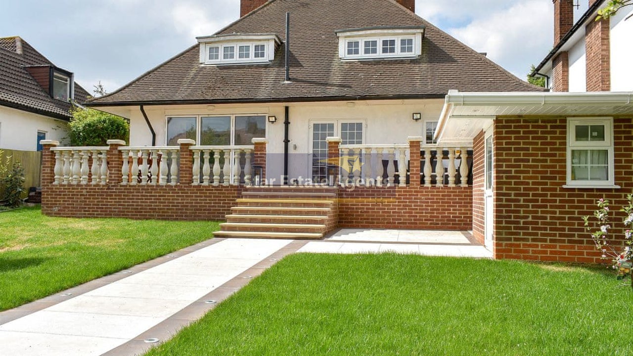 House Green Lane in Greater London