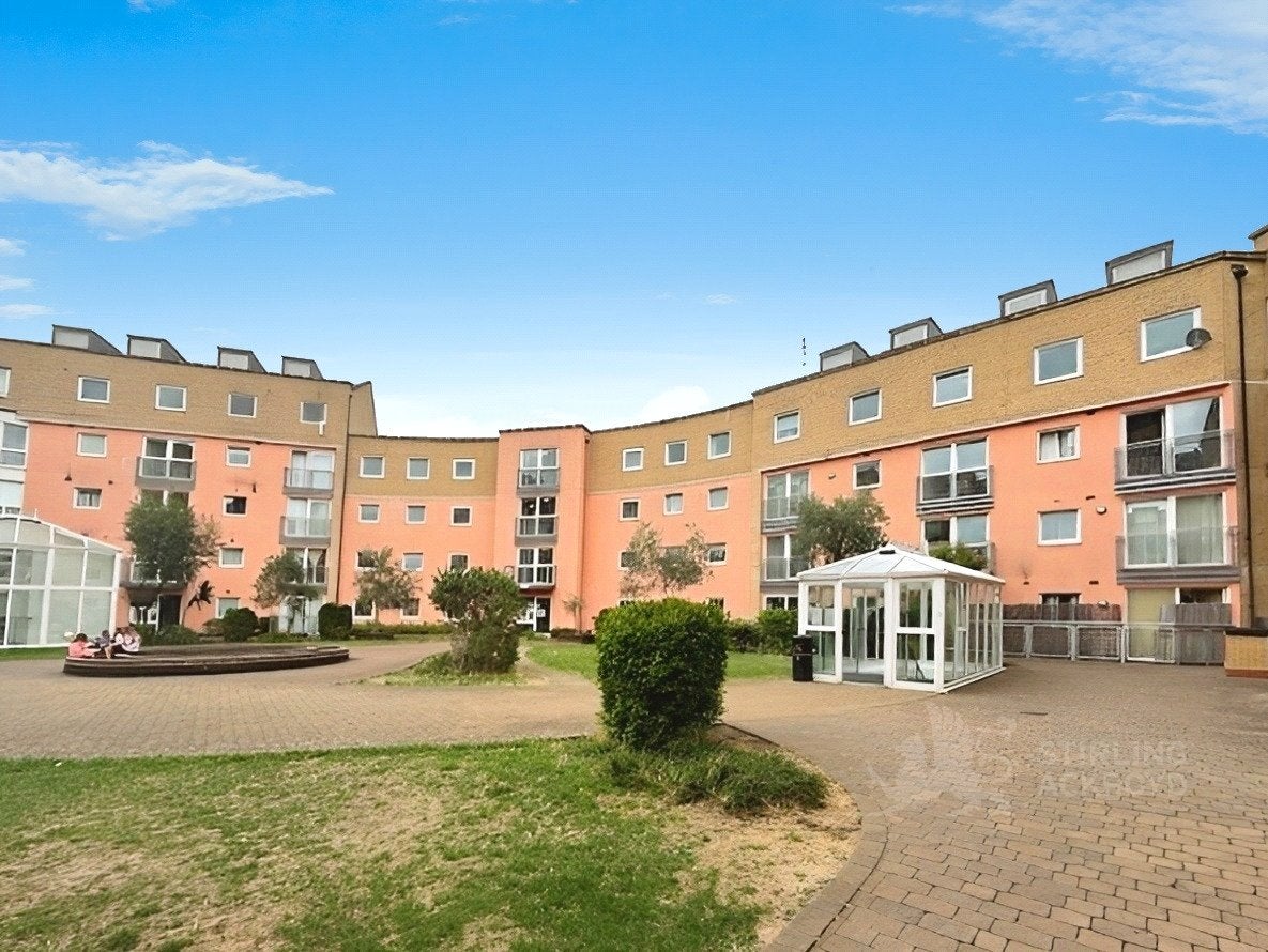 Flat Bedfont Road in Greater London