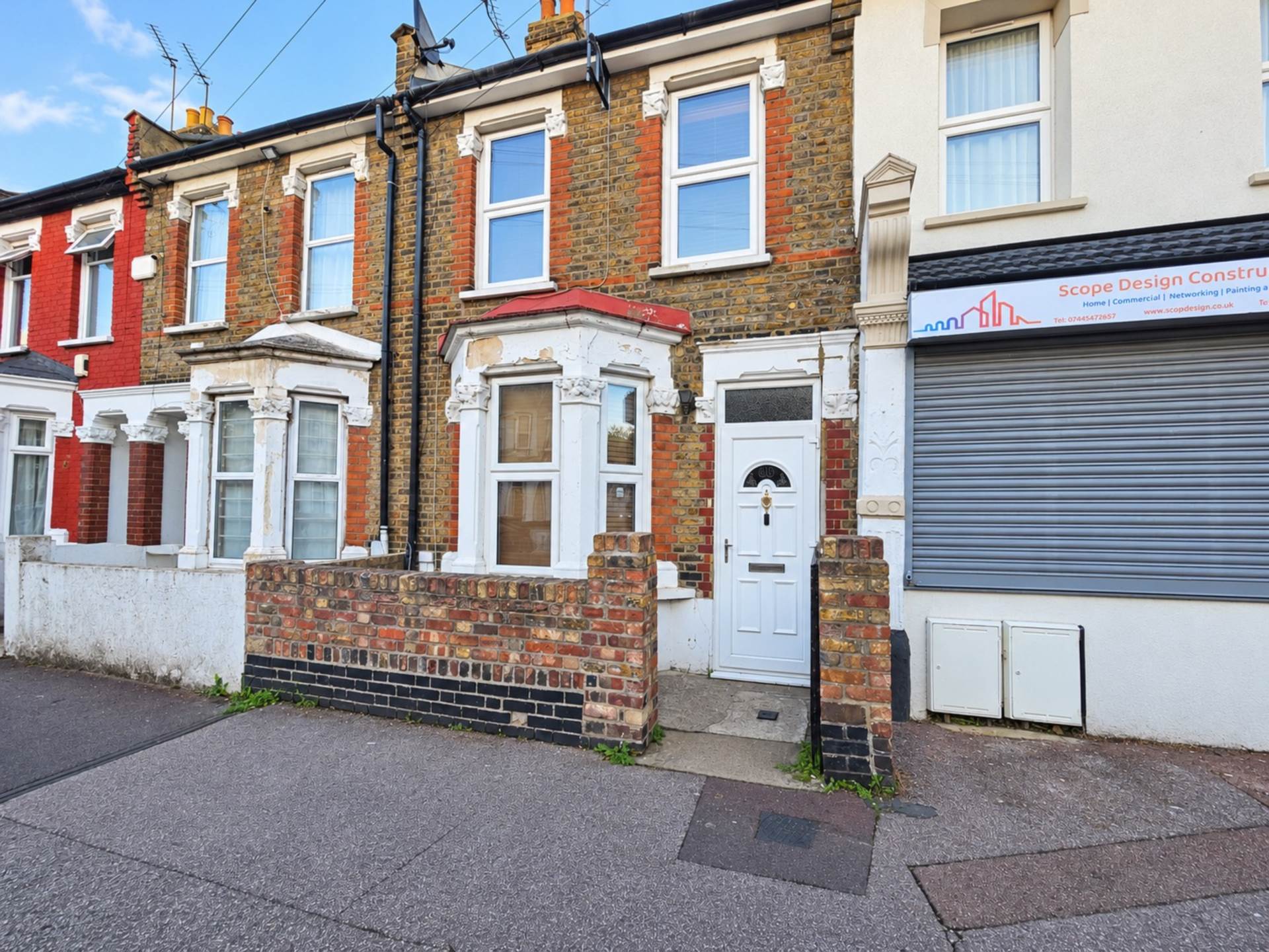 House Fourth Avenue in Greater London