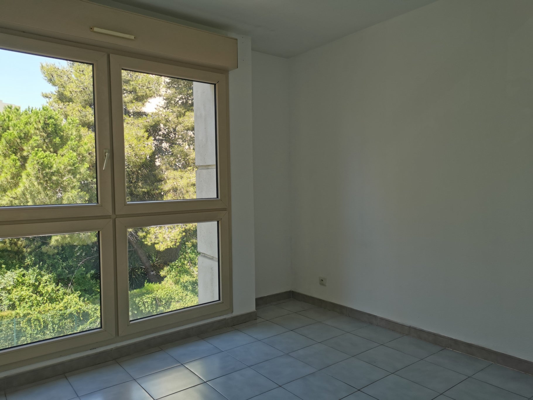 Flat Place du Millénaire in Montpellier